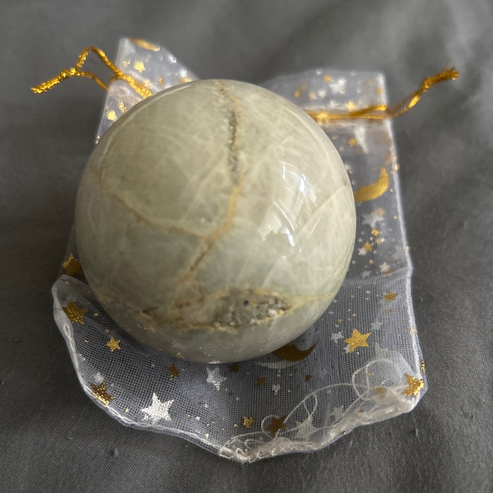 Garnierite sphere